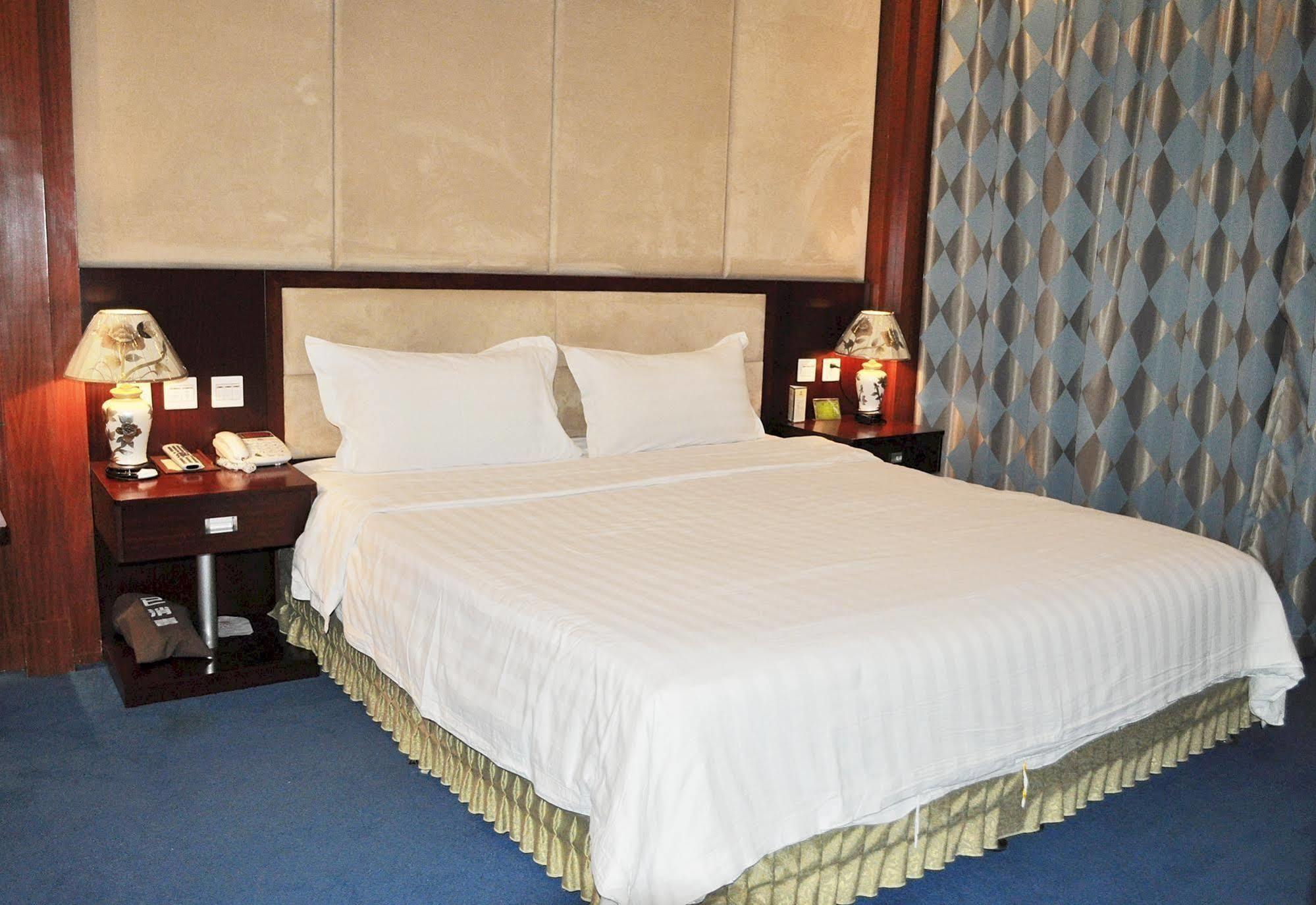 Changchun Ya Tai Hotel Exteriör bild